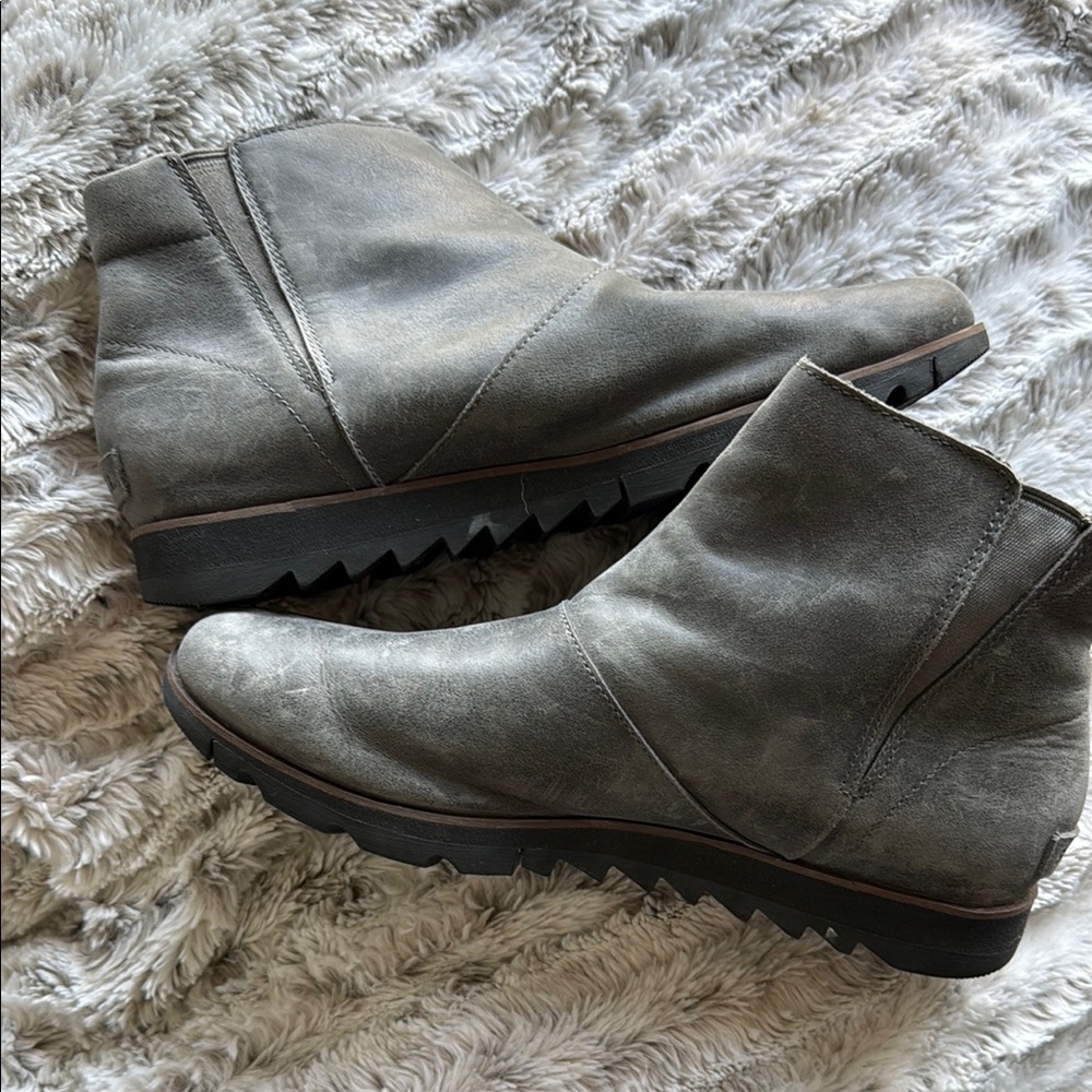 Sorel Gray Ankle Boots with Side Zipper